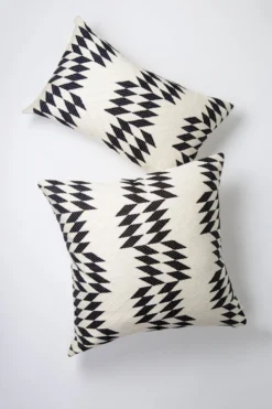 Archive New York Almolonga Lumbar Pillow - White Quilt