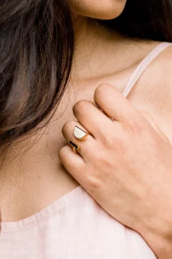 Hathorway Ve Tinh Horn Crescent Ring