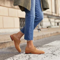 Nisolo Best Sellers James Oxford - Almond