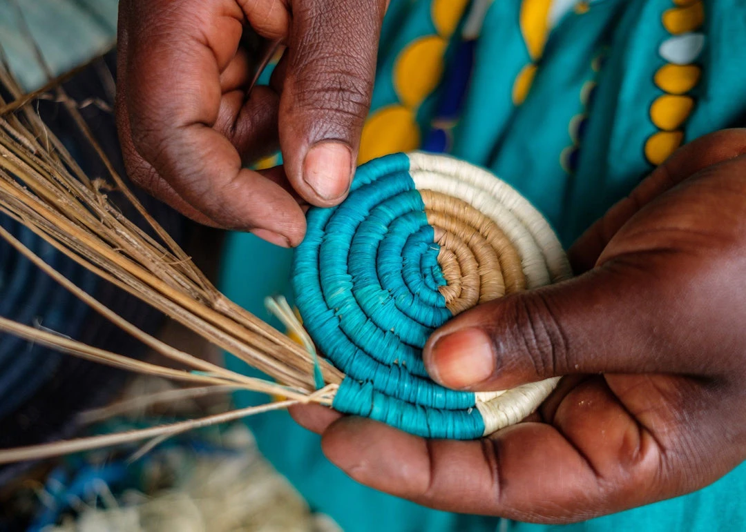 KAZI Jumbo Amelia Burgundy Wall Plate 6 KAZI Jumbo Amelia Burgundy Wall Plate