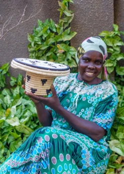 KAZI Home Goods Black + Natural Raffia Cake Stand 11 KAZI Home Goods Black + Natural Raffia Cake Stand