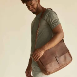 Nisolo Loreto Messenger Bag - Chestnut Accessories 10 Nisolo Loreto Messenger Bag - Chestnut Accessories