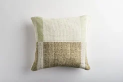 Zuahaza Páramo Throw Pillow Cover