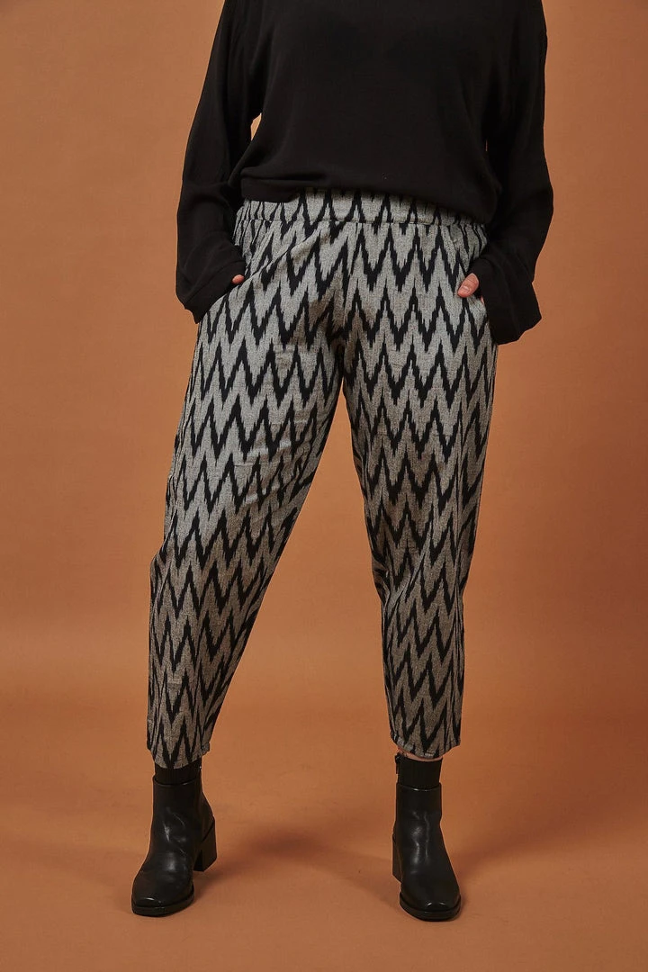 Passion Lilie Gray Chevron Crop Pants 6 Passion Lilie Gray Chevron Crop Pants