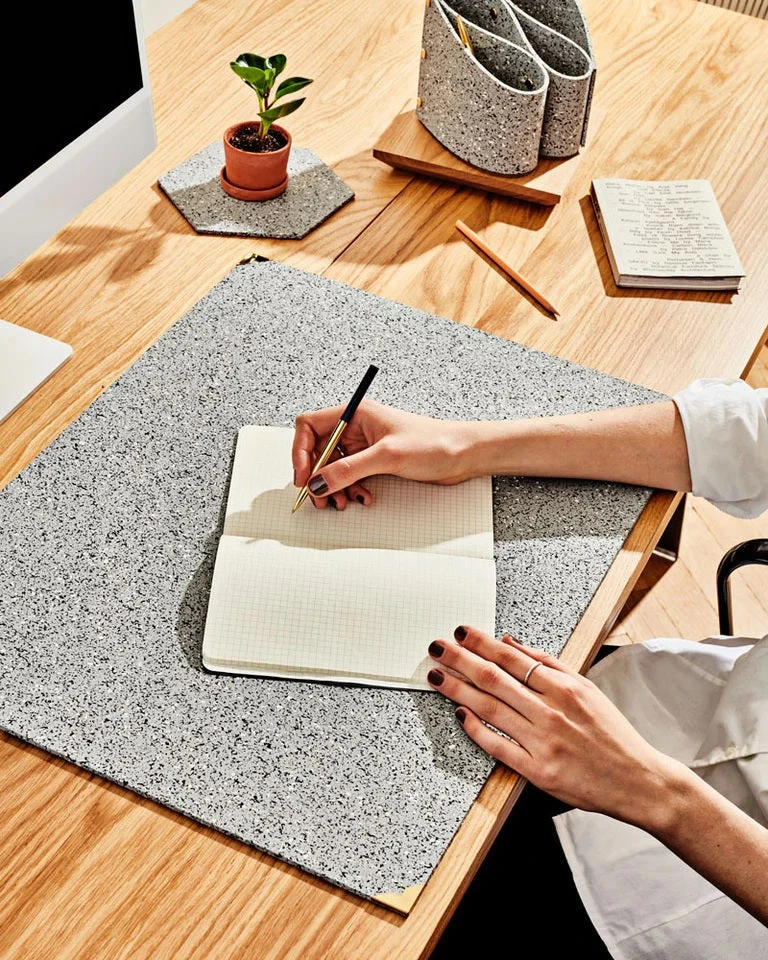 Slash Objects Home Goods Recycled Rubber Deskmat - Gris 4 Slash Objects Home Goods Recycled Rubber Deskmat - Gris