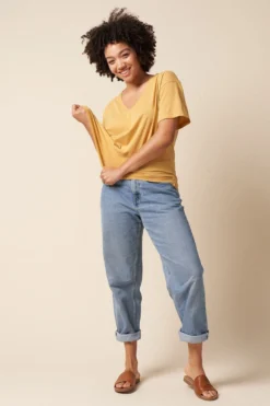 The Standard Stitch Clothing Relaxed V - Golden 9 The Standard Stitch Clothing Relaxed V - Golden