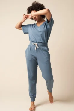 The Standard Stitch Relaxed V - Stone Blue Clothing