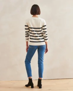 WVN Isle Crew Sweater Clothing