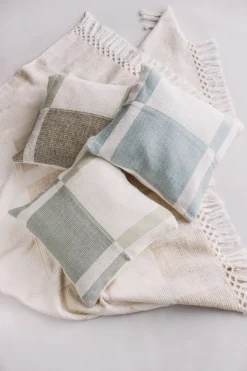 Zuahaza Páramo Throw Pillow Cover